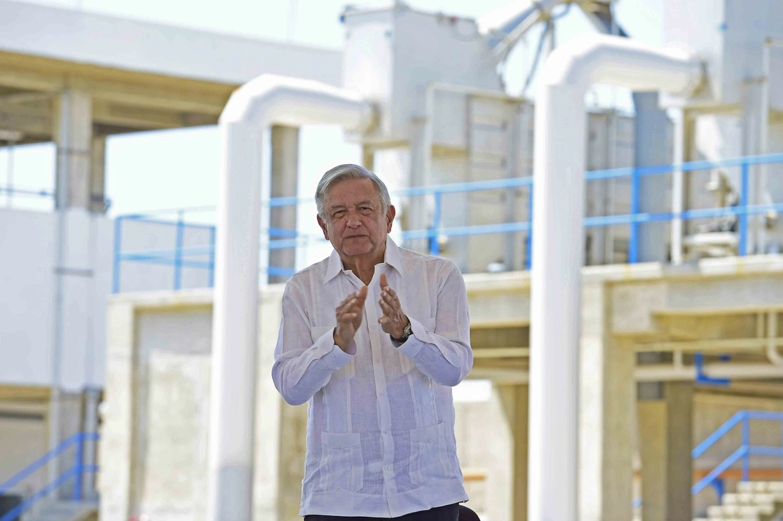 El presidente Andrés Manuel López Obrador durante la entrega de la ampliación y construcción de las plantas de tratamiento Urías I y Urías II, en Mazatlán. Foto Presidencia
