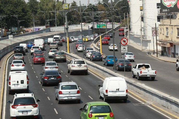 Caos vial sobre Viaducto Miguel Alemán durante la tercera semana de la "nueva normalidad", en la Ciudad de México. Foto María Luisa Severiano 
