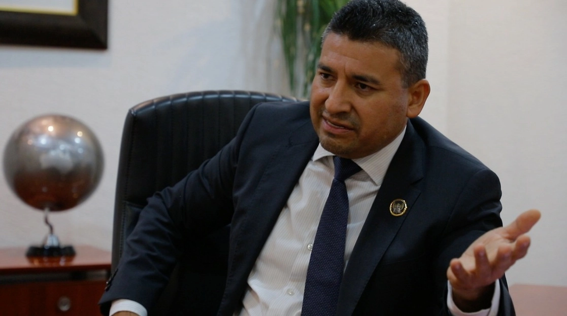 El titular de la Fiscalía General de Estado de Guanajuato, Carlos Zamarripa Aguirre, en entrevista con La Jornada, en las instalaciones de esa institución, en la capital del estado. Foto 'La Jornada'