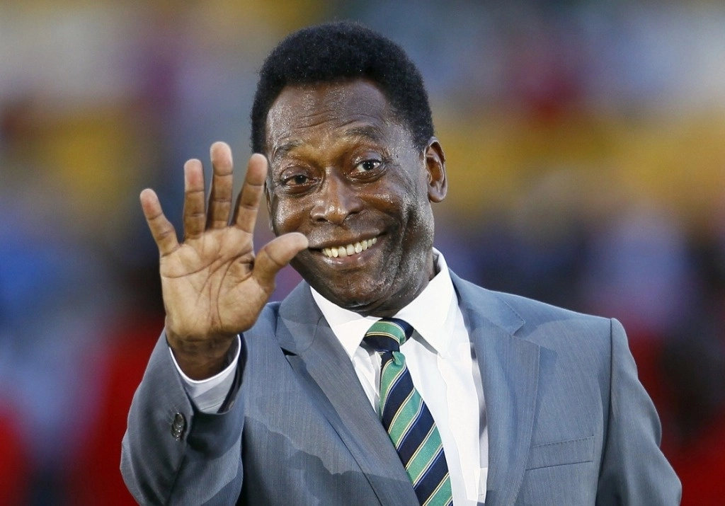 "Pelé" es ahora una palabra para describir a "alguien fuera de lo común", ya que el nombre del tricampeón del mundo se incluyó como nuevo adjetivo en la edición portuguesa del diccionario Michaelis. Foto Ap / Archivo