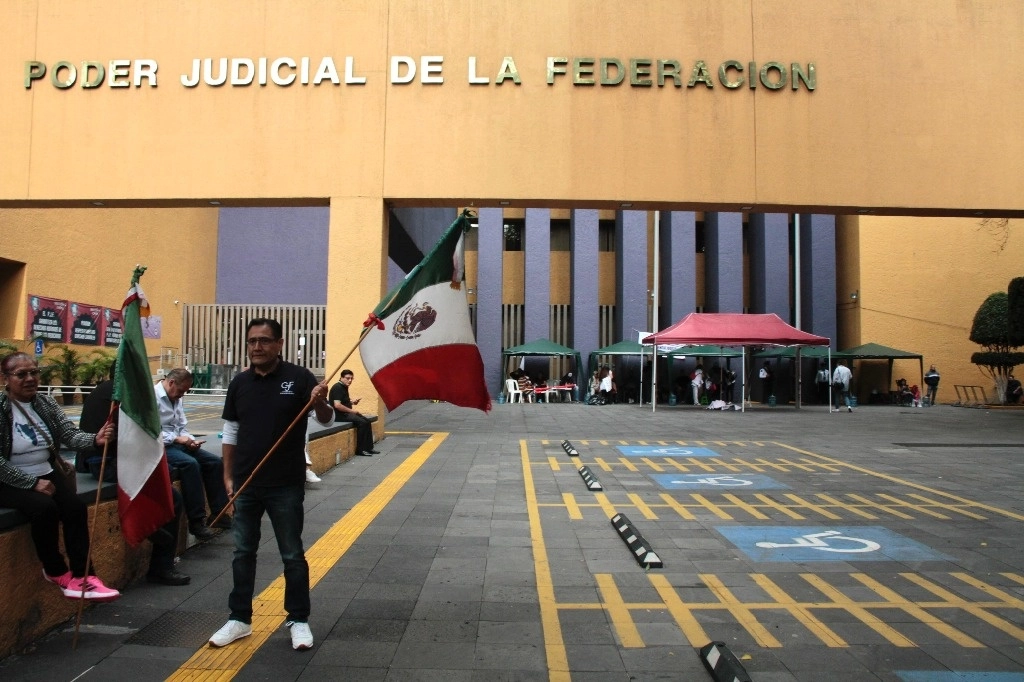 En conferencia de prensa en su casa de transición, convocó a la población a que revise a profundidad el dictamen que se perfila votar en la Comisión de Puntos Constitucionales de la Cámara de Diputados sobre la reforma al Poder Judicial. Foto Germán Canseco/ Archivo 