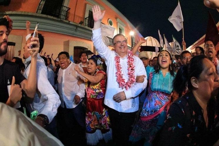 De gira por Oaxaca, Marcelo Ebrard subrayó que defenderá a México ante los comentarios racistas de los republicanos de Estados Unidos. Foto @m_ebrard
