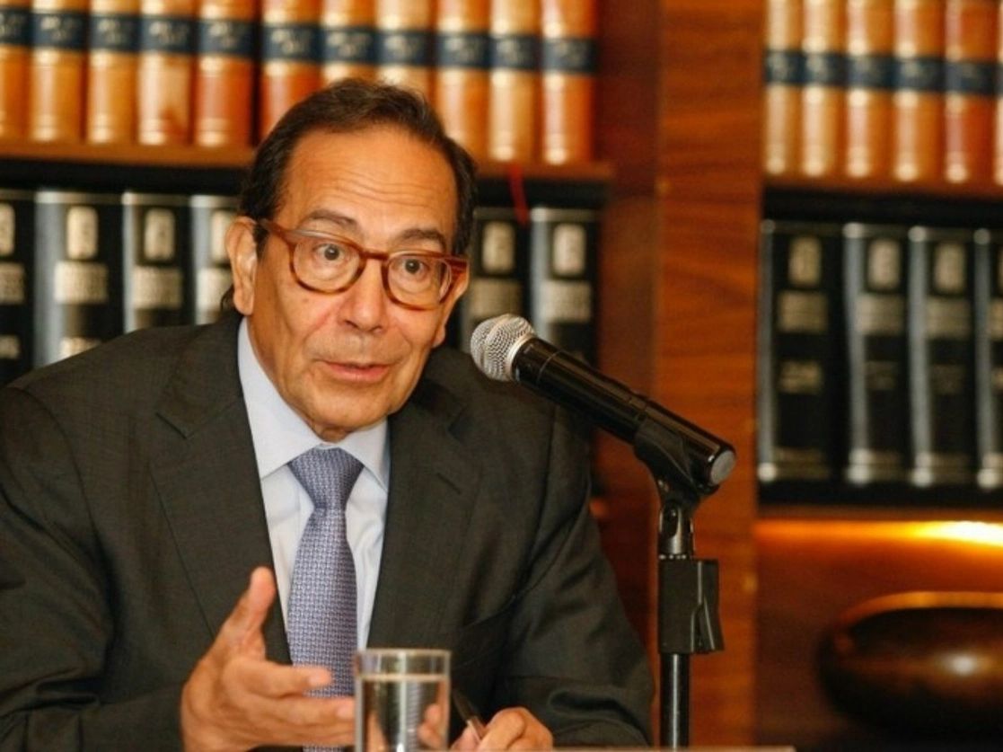 El sector empresarial del país expresó su descontento sobre el diálogo que mantiene con el gobierno federal para eliminar el ‘outsourcing’ pues no han podido convencerlos, dijo Carlos Salazar Lomelín, presidente del Consejo Coordinador Empresarial. Foto Roberto García Ortiz / Archivo