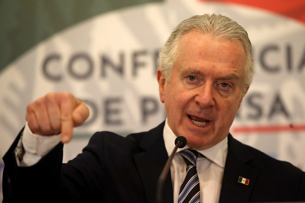 “Que se aplique la ley sin sesgo de carácter político” en contra de Christian Von Roehrich, porque “es muy llamativo que se persiga precisamente a los liderazgos que obtuvieron los triunfos más importantes en la Ciudad de México”, dijo Santiago Creel. Foto José Antonio López / Archivo