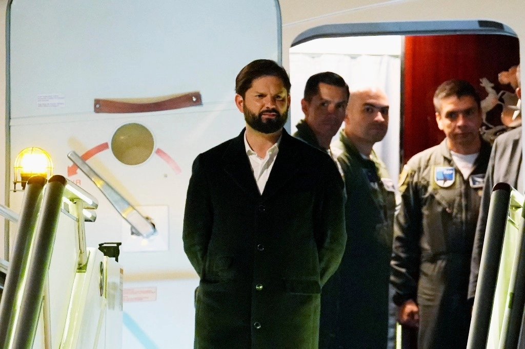El presidente chileno Gabriel Boric, a su llegada a Pekín para una gira de trabajo por China, el pasado 15 de octubre. Foto Ap.