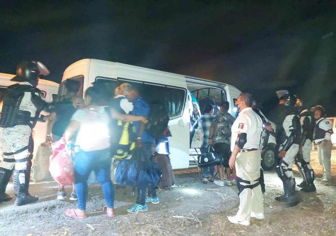 El operativo de "ayuda" del INM. Foto Instituto Nacional de Migración