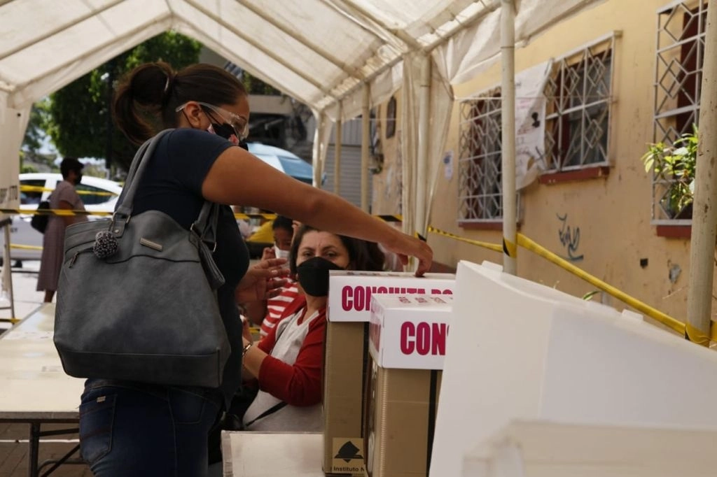 En Guerrero se reporta baja afluencia de ciudadanos, pero fluida, para participar en la consulta popular, el 1 de agosto de 2021. Foto José Hernández