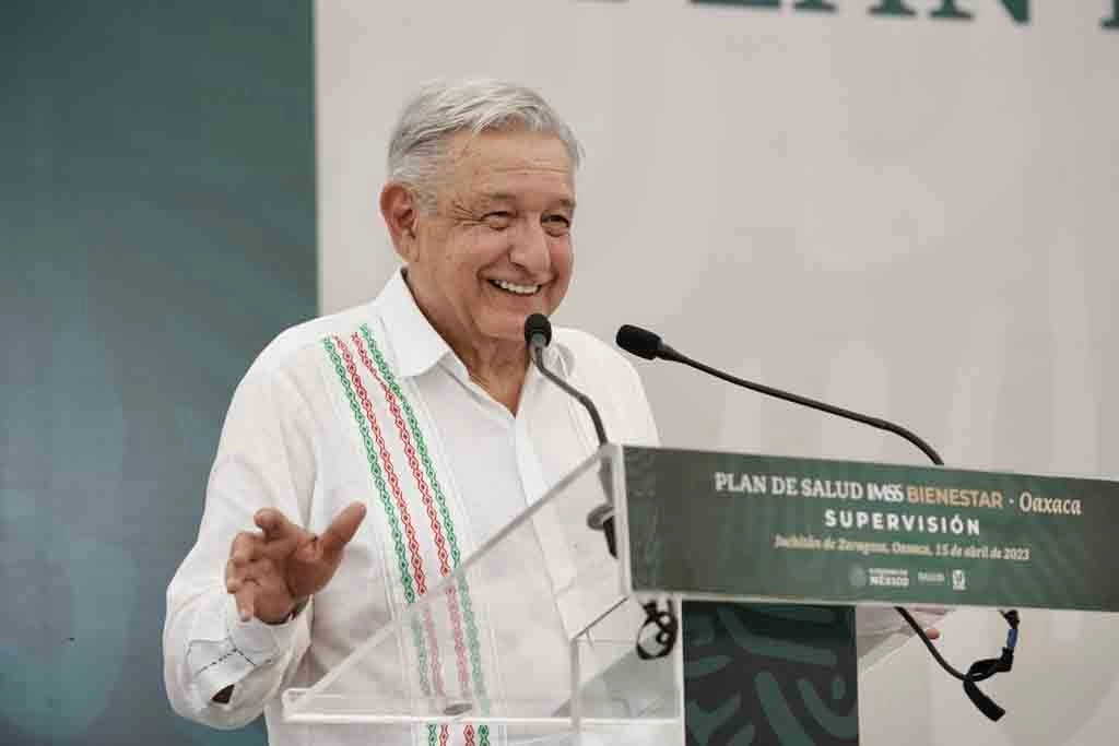 El presidente Andrés Manuel López Obrador durante esu visita al hospital materno infantil IMSS-Bienestar de Juchitán de Zaragoza, Oaxaca. Foto Presidencia.