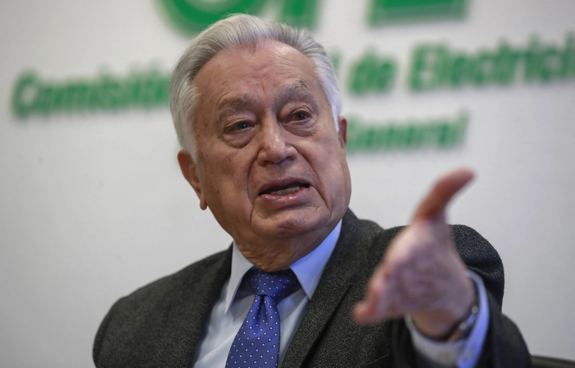 El director de la Comisión Federal de Electricidad, Manuel Bartlett Díaz, en imagen de archivo. Foto Víctor Camacho