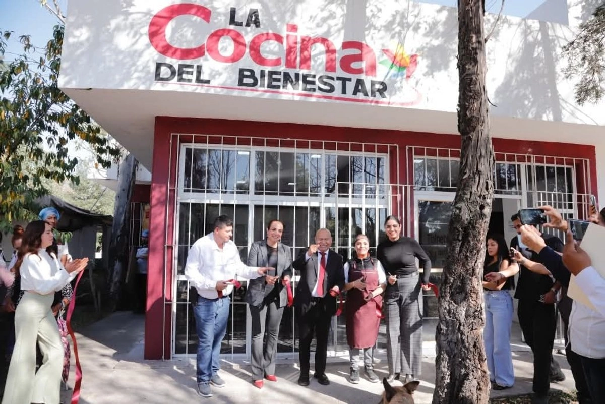 Inauguración de una de las 24 Cocinas del Bienestar que operan en el municipio mexiquense de Tlalnepantla. Foto