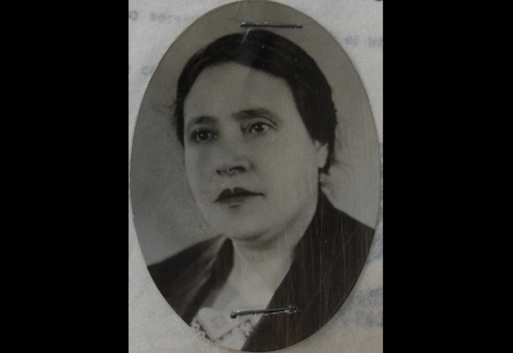 Rostro de Cuca en imagen de óvalo. Ciudad de México [circa 1937]. Fotografía incluida en su expediente como Veterana de la Revolución. Fuente: AHSDN, Sección Documental Veteranos de la Revolución. Expediente María del Refugio García Martínez D/112/M-908, foja 19.
