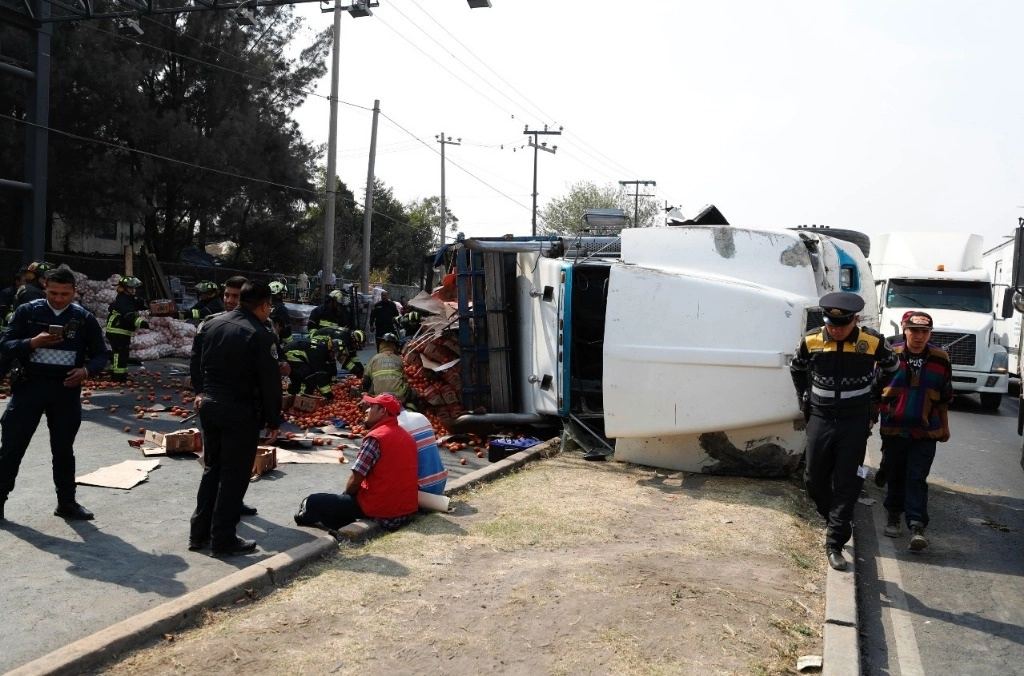 Mario Alberto Villa, subdirector de prevención de riesgos, enfatizó que la reducción de accidentes nos conviene a todos y que la salud de los operadores es indispensable para la reducción de percances viales. Foto. Archivo/La Jornada. 