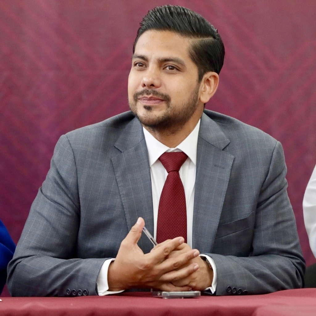 El morenista Adolfo Cerqueda Rebollo repite como presidente municipal de Nezahualcóyotl, Edomex, para el periodo 2025-2027. Foto Tomada de X @GobNeza