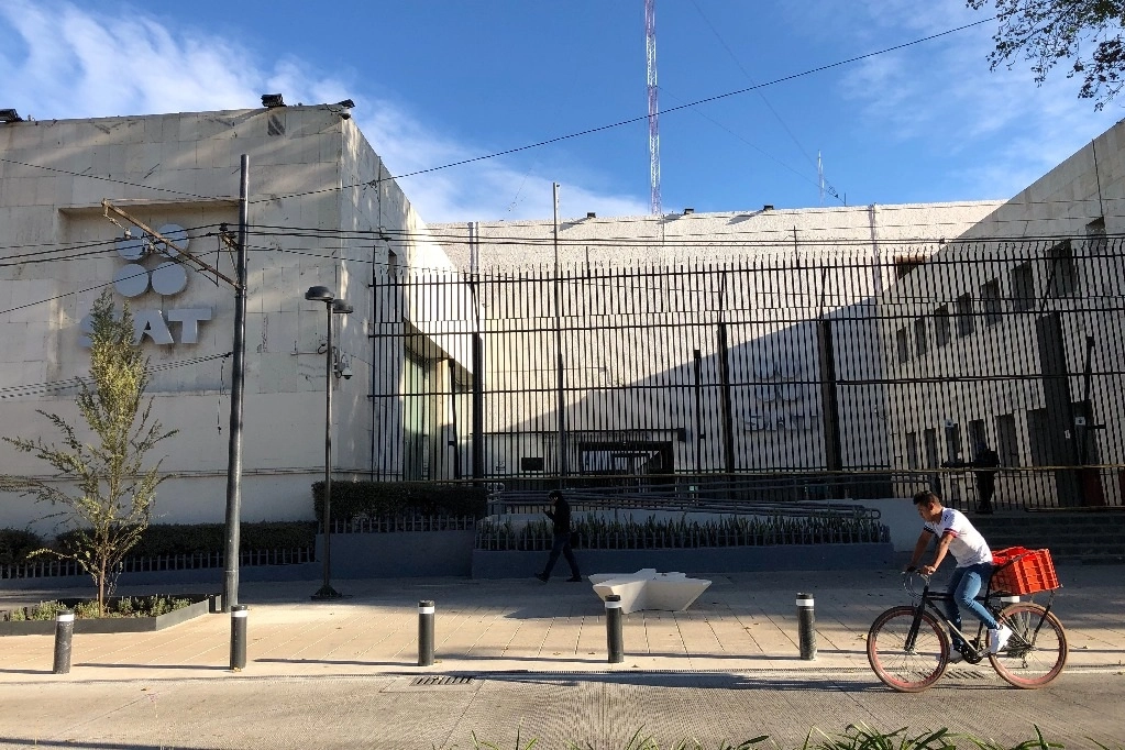 Fachada del edificio del SAT en la Ciudad de México. Foto LA JORNADA/Luis Castillo