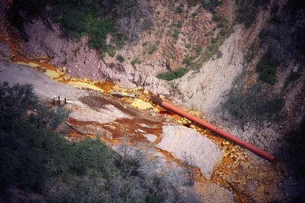 Contaminación en el río Sonora en imagen de archivo.