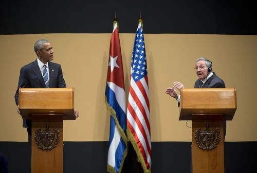 Imagen de archivo tomada en marzo de 2016, Los entonces presidentes de Estados Unidos, Barack Obama, y de Cuba, Raúl Castro durante una rueda de prensa. Foto Ap