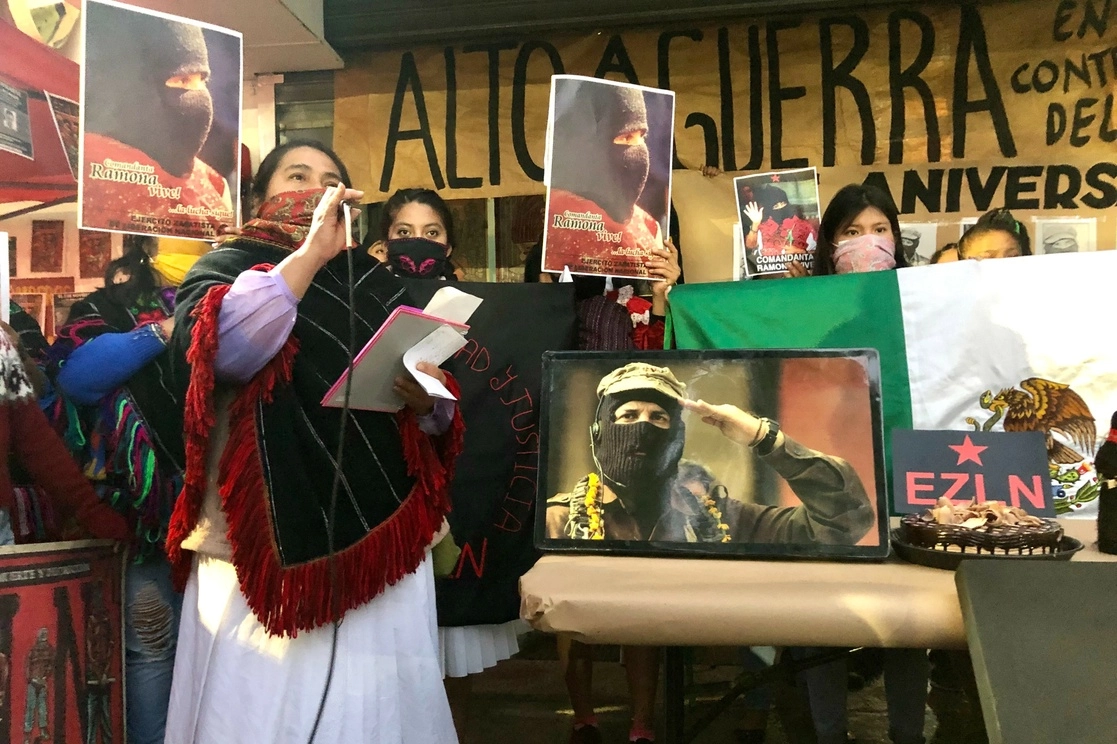 Imagen de archivo de la celebración de 37 años del levantamiento del EZLN por parte de comunidades indígenas en las oficina del INPI. Foto Luis Castillo