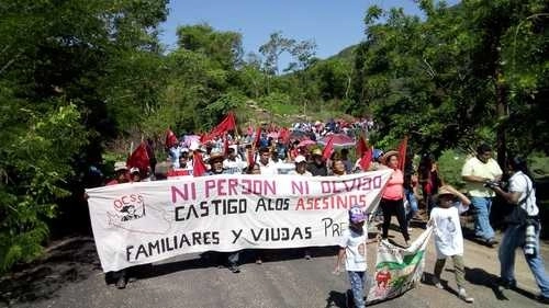 La Organización Campesina de la Sierra del Sur (OCSS) exigió castigo a los responsables de la masacre de Aguas Blancas. Foto Héctor Briseño
