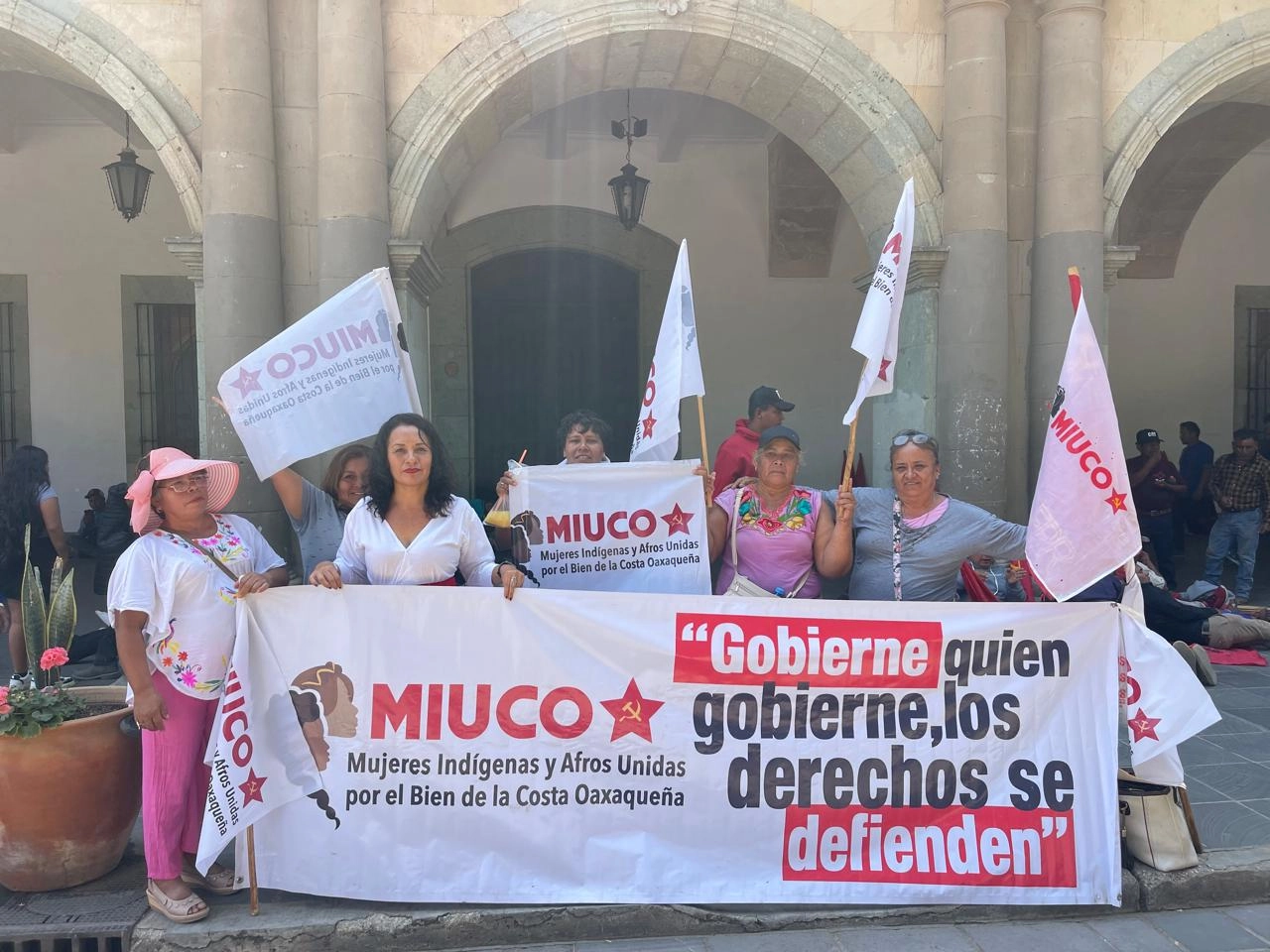 “El ecocidio constituye un crimen devastador que afecta a la población humana, al territorio, al agua, a la flora, a la fauna y demás recursos de pueblos y comunidades”, denunciaron.