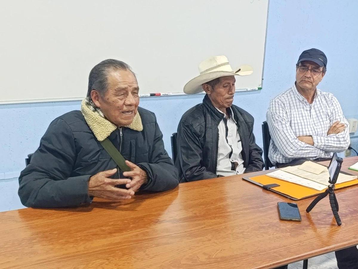 Juan Hernández Meza, Tiburcio Ruiz Clara y Antonino García (de izquierda a derecha), coincidieron en entrevista que el Congreso Indígena fue “la raíz, la matriz” del levantamiento armado del EZLN en 1994.
