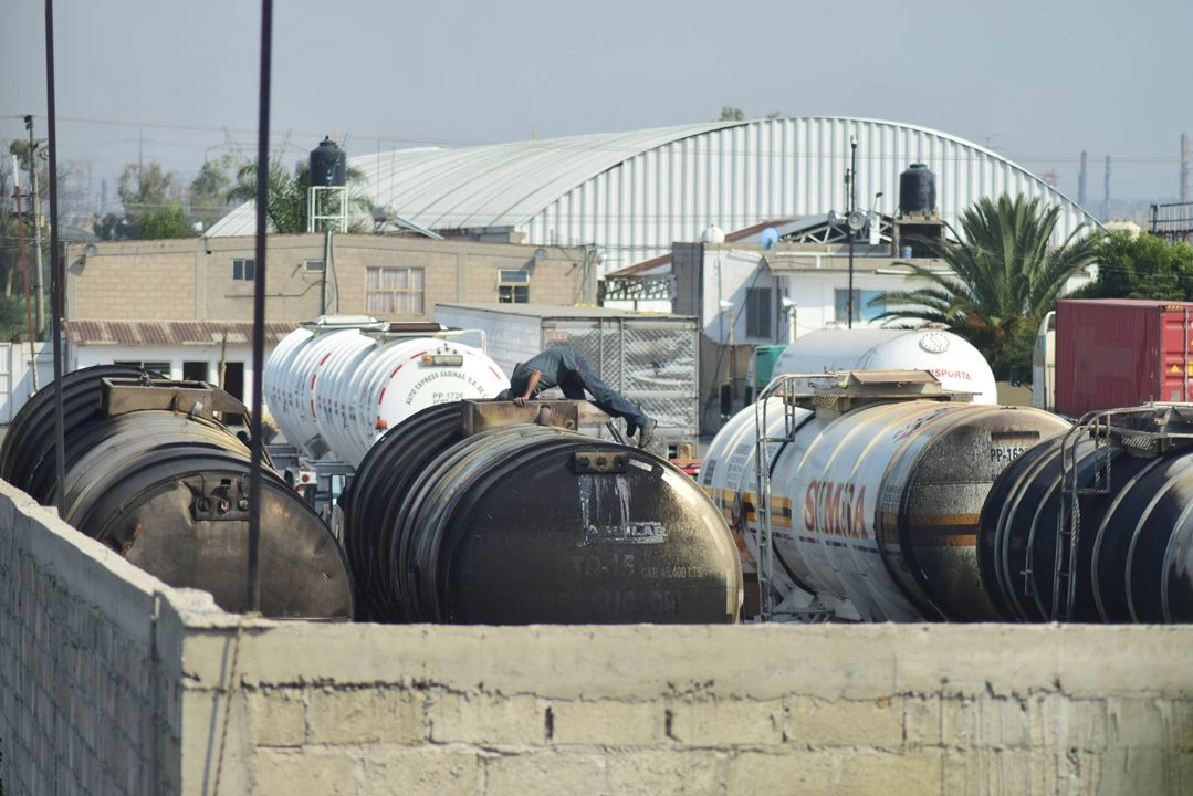 En el documento, la CNDH resaltó que Pemex tiene pleno conocimiento del “incremento exponencial” de las tomas clandestinas y conoce a detalle los riesgos e impactos que conlleva el manejo inadecuado de los hidrocarburos.  Foto