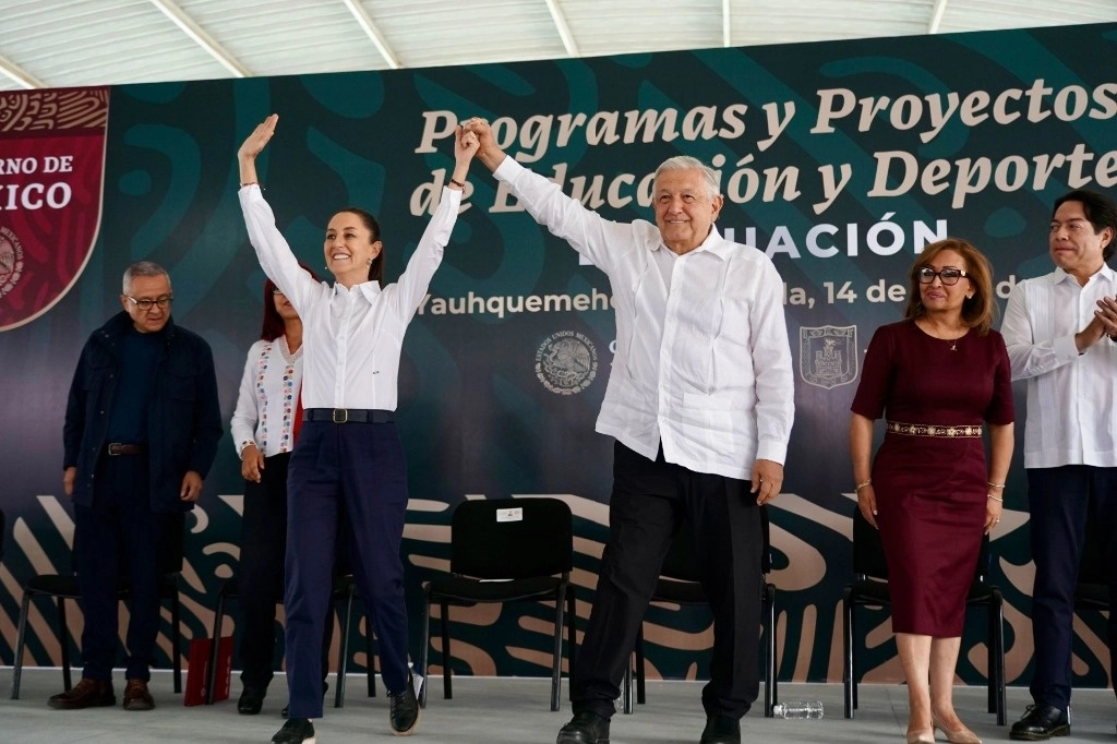 Andrés Manuel López Obrador, presidente de México, y Claudia Sheinbaum, presidenta electa, encabezaron el evento: Evaluación de programas y proyectos de educación y deporte. Foto Presidencia 