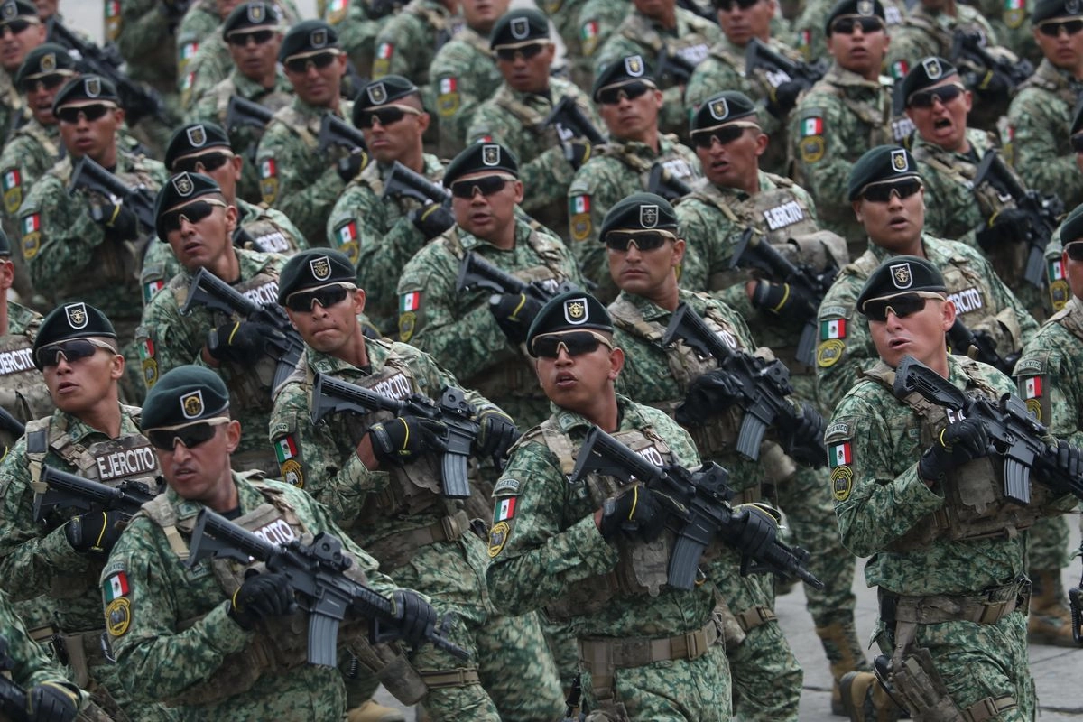 La Defensa Nacional y de Marina (Semar) tendrán bajo su control uno de cada 10 pesos del presupuesto de este ramo para el próximo año, según el proyecto de Presupuesto de Egresos de la Federación. Foto