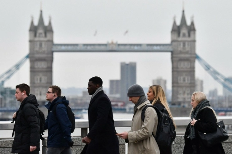 El grupo de medios del The Daily Telegraph, uno de los nombres emblemáticos de la prensa británica, propiedad de la familia Barclay desde 2004, fue puesto a la venta para hacer frente a fuertes deudas.  Foto Afp / Archivo