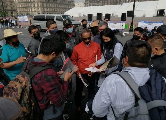 Docentes durante la protesta a las afueras de Palacio Nacional, el 1 de septiembre de 2022. Foto cortesía de los manifestantes