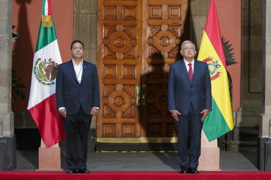 El presidente Andrés Manuel López Obrador y homólogo de Bolivia, Luis Arce, durante la ceremonia de bienvenida en el Patio de Palacio Nacional, el 24 de marzo de 2021. Foto cortesía Presidencia 