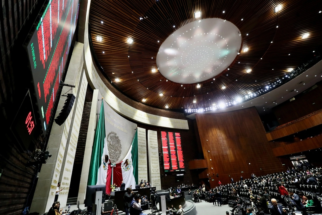 Sesión ordinaria de la Cámara de Diputados, en la que se aprobó ayer una reforma a la Ley de Instituciones de Crédito. Foto Roberto García Ortiz 