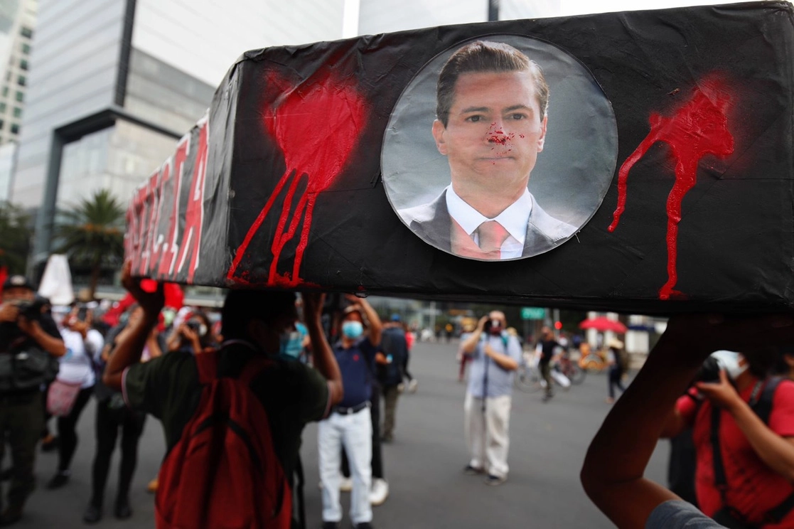 Durante la marcha del 7 aniversario, en la Ciudad de México. Foto Cristina Rodríguez/ La Jornada