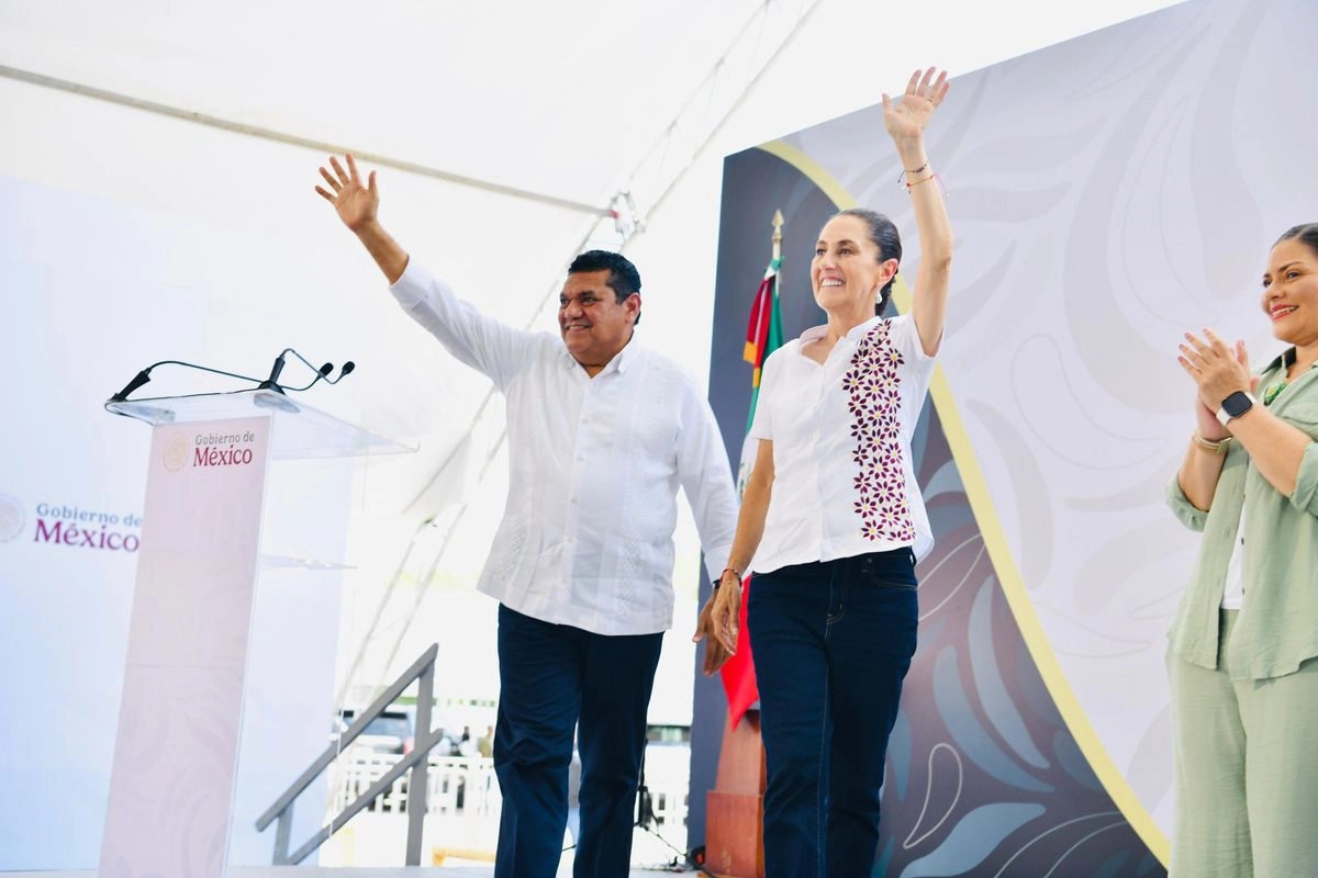 La presidenta Claudia Sheinbaum junto al gobernador de Tabasco, Javier May, durante la inauguración de la ampliación del área de hemodiálisis del hospital IMSS-Bienestar de alta especialidad "Juan Graham Casasús", en Villahermosa, el 19 de julio de 2025. Foto 
