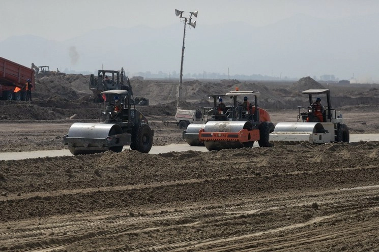 Obras en el aeropuerto de Santa Lucía. Foto Pablo Ramos / Archivo