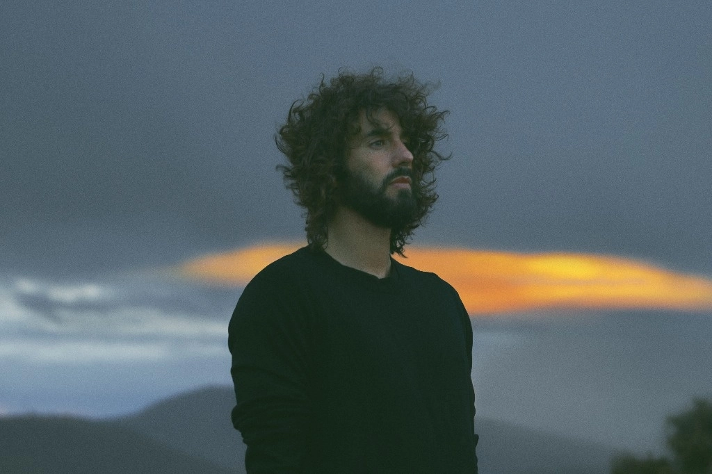 El cantante Mikel Izal expresa que su álbum ‘El Miedo y el Paraíso’ surgió de un momento de ansiedad. Foto Cortesía del artista