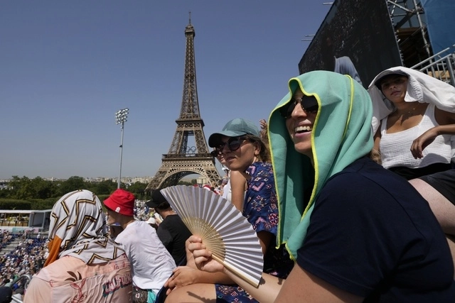 Tres años después de la adopción de una ley de cuotas en Francia, hay más mujeres en la cima de las empresas, lo que va acompañada de mayor rentabilidad. Foto Ap