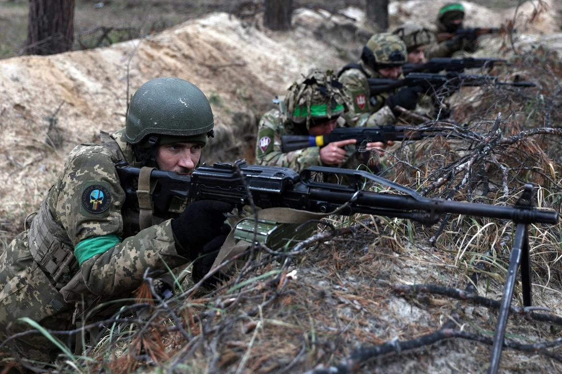 Analistas destacan la actual destreza de los militares ucranios para manejar armas cada vez más modernas y complejas. En la imagen, ejercicios castrenses en la región de Donietsk. Foto Afp 