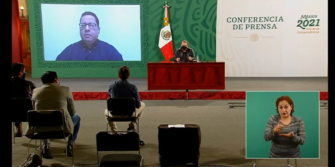 Aspectos de la conferencia vespertina de este sábado.