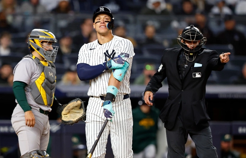 Judge se aupó al noveno lugar del ránking de jonrones de los Yanquis con un vuelacercas de 110 metros en la primera entrada del triunfo 7-3 ante los Atléticos de Oakland. Foto Ap.