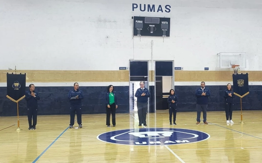 Leonardo Lomelí, rector de la UNAM, encabezó la ceremonia de abanderamiento de la delegación auriazul rumbo a la Universiada Nacional, los Juegos Conade y la Paralimpiada Nacional. Foto tomada de X @UNAM_MX