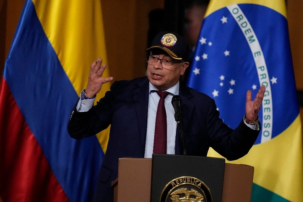 Analistas locales pronosticaron hoy que el discurso de Petro en el día internacional del trabajo marcará un antes y un después en el curso de su gobierno. Foto Ap.