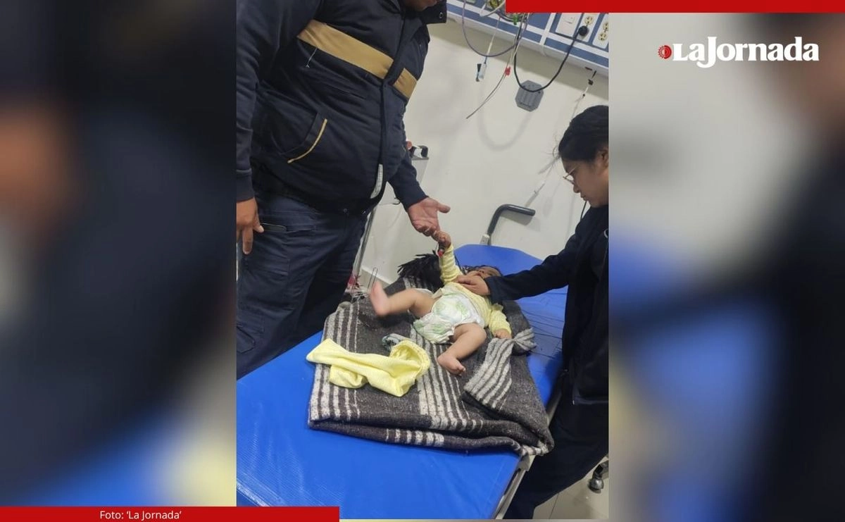 El bebé de unos tres meses de edad fue abandonado en calles de la colonia Santo Tomás Chiconautla, en Ecatepec, estado de México; las autoridades mexiquenses iniciarán las investigaciones para dar con lo padres del pequeño y fincar responsabilidades. Foto 