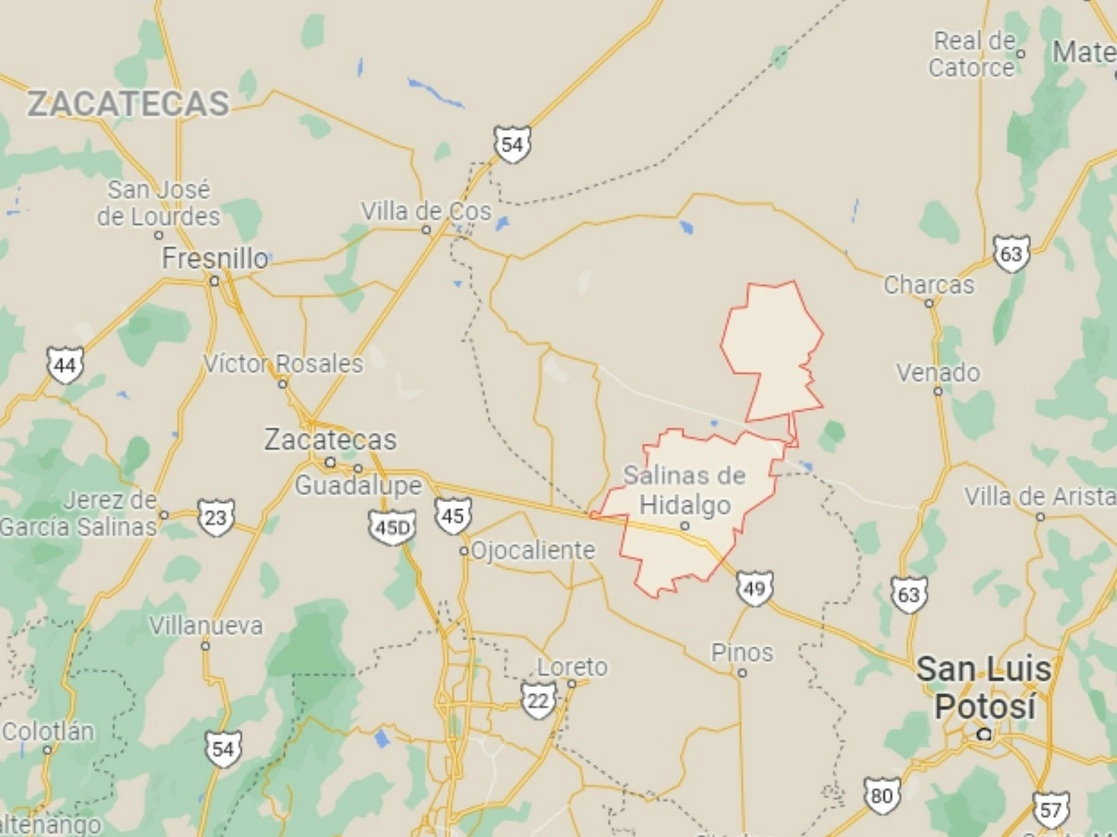 Los tres cuerpos de los policías asesinados fueron hallados en los límites del municipio de Salinas, en suelo potosino, y el estado de Zacatecas, a orillas de la carretera 49, y a la altura del kilómetro 120. Imagen tomada de Google Maps