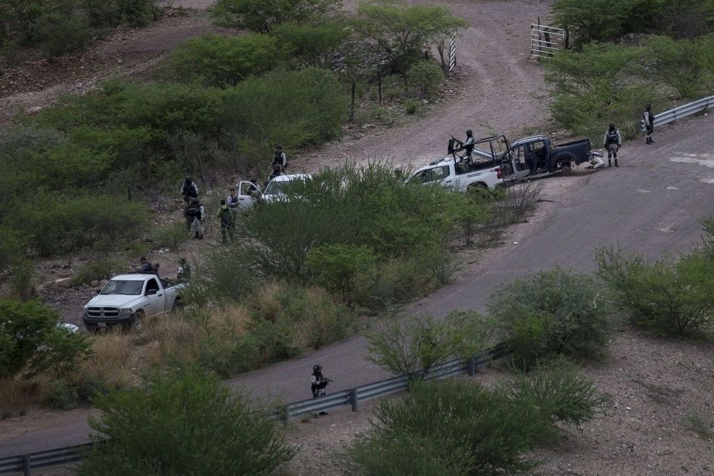 Los cuatro cadáveres envueltos en cobijas fueron abandonados en un camino de terracería en Encarnación de Díaz, Jalisco. Foto Cuartoscuro / Archivo