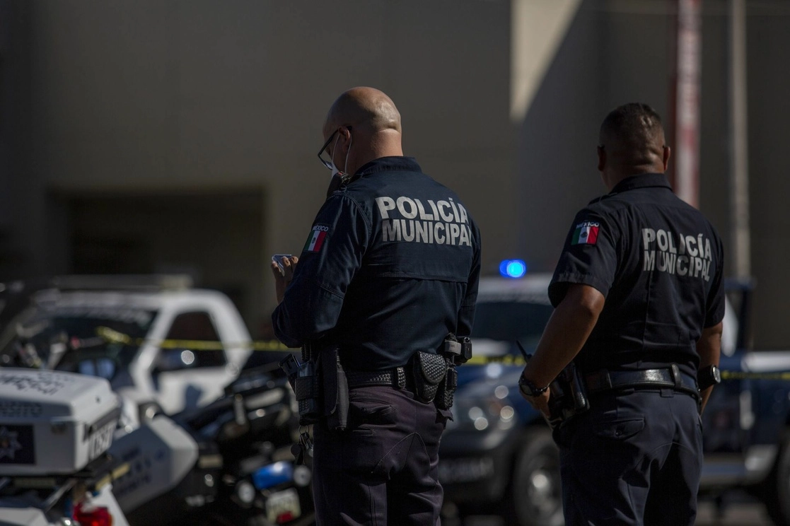 En imagen de archivo, policías de Tijuana en operativo. Foto Cuartoscuro