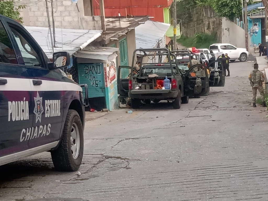 La FGE manifestó que por estos hechos, “elementos de la Sedena lograron la detención de tres personas del sexo masculino, que serán puestas a disposición” de la dependencia. Foto tomada de X @ssypcchiapas 