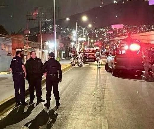 Se detalló que el  sospechoso intentó huir e hizo disparos en contra de los elementos, que en respuesta también hicieron detonaciones en contra del sujeto. Foto 