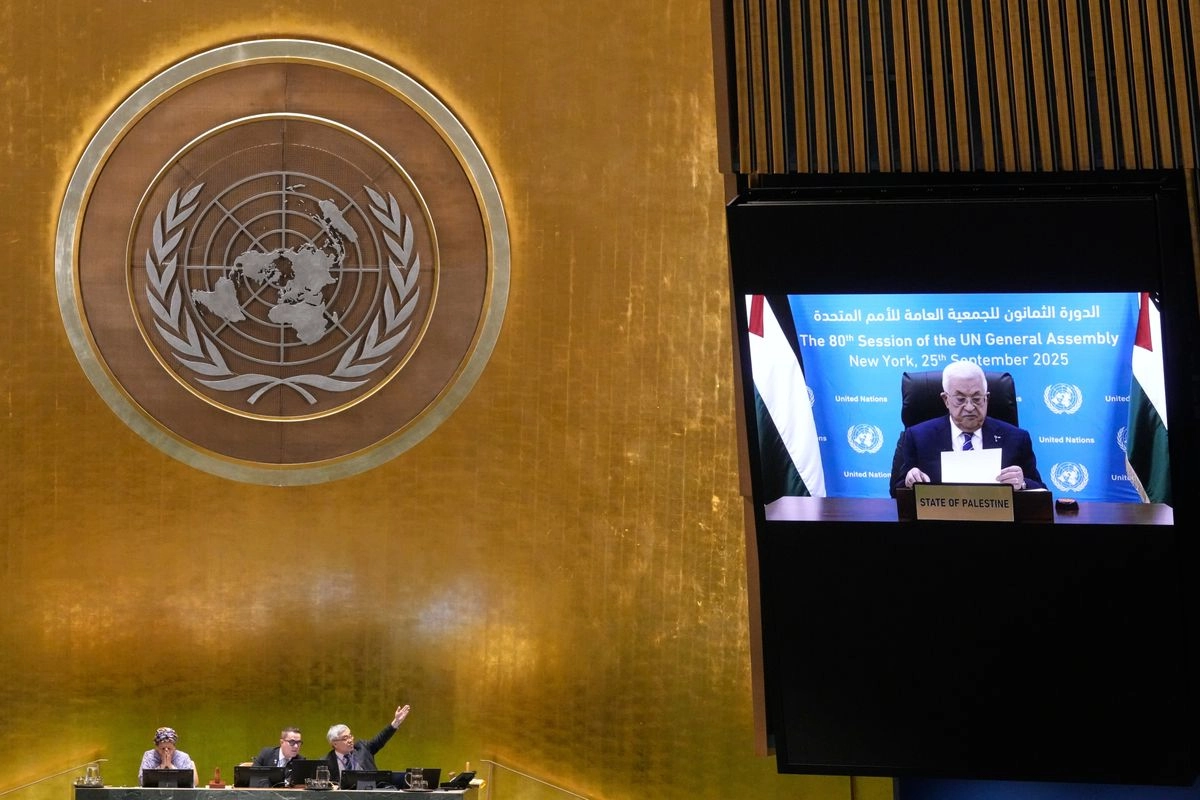 El presidente de la Autoridad  Nacional Palestina, Mahmoud Abbas, denunció el "genocidio" que desde hace tres años Israel viene ejecutando sobre la franja de Gaza. El discurso, ante la Asamblea General de la ONU, fue grabado tras negarle EU el visado. Imagen del 25 de septiembre de 2025. Foto 