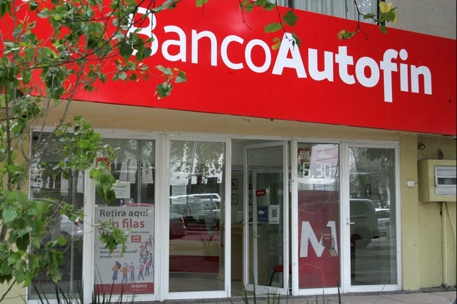 ABM pide que se revise iniciativa de cobranza delegada de los bancos. Foto Roberto García/Archivo