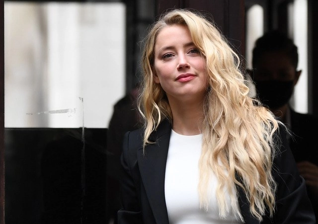 Sasha Wass, la abogada de Amber Heard (en la imagen), dijo que Johnny Depp usó métodos anticuados para desacreditar a una mujer, al retratar a su ex esposa como "una cazafortunas, una arpía y una adúltera". Foto Afp 